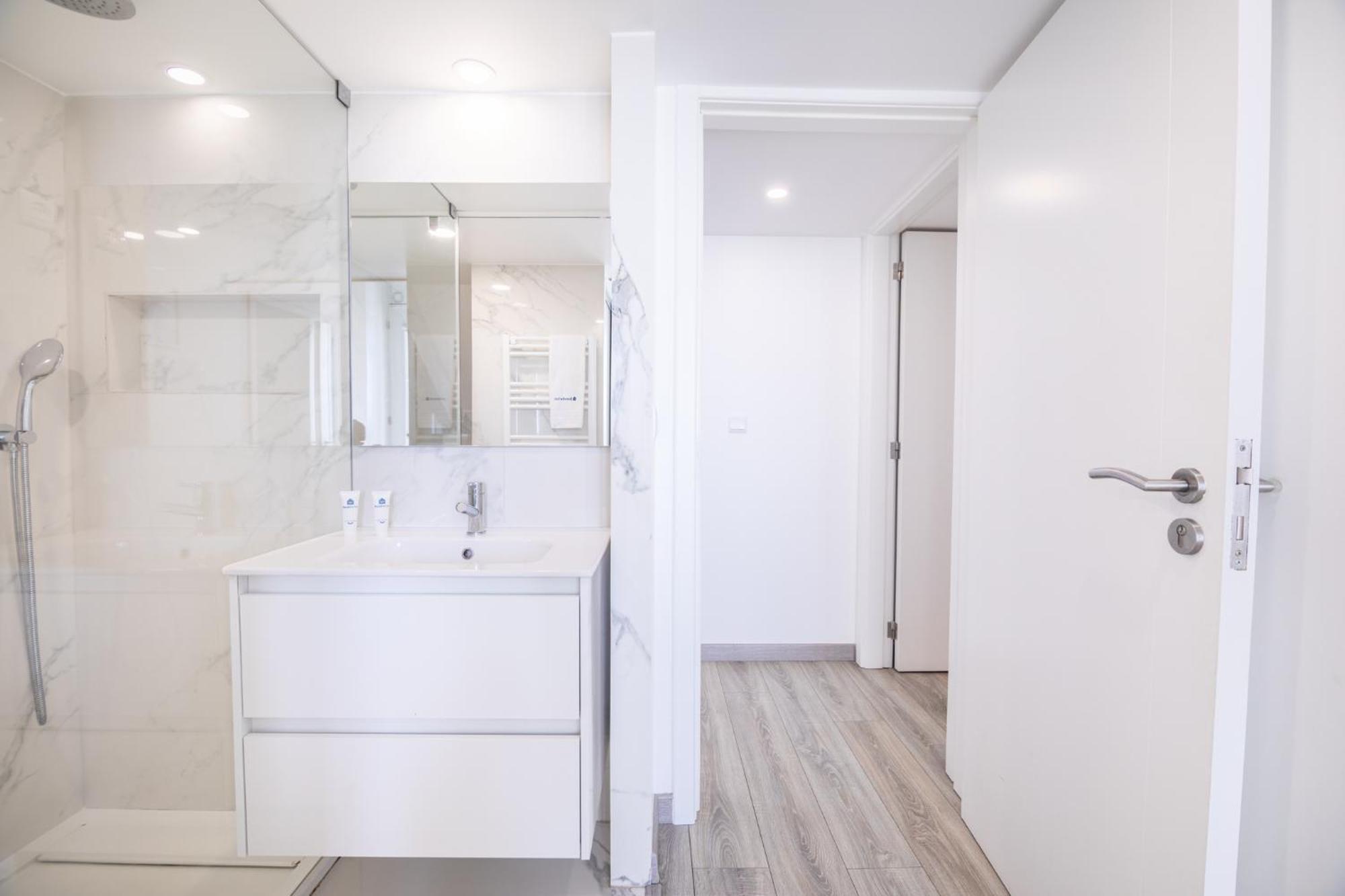 Apartamento Deluxe Spacious Flats W Mezzanine By Host Wise OOporto Exterior foto