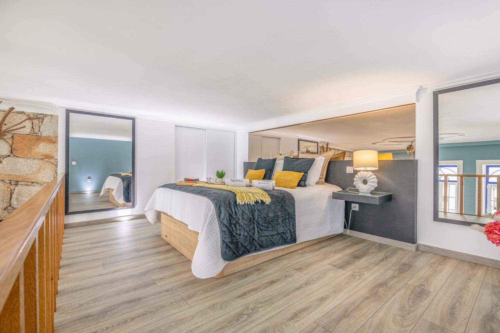 Apartamento Deluxe Spacious Flats W Mezzanine By Host Wise OOporto Exterior foto